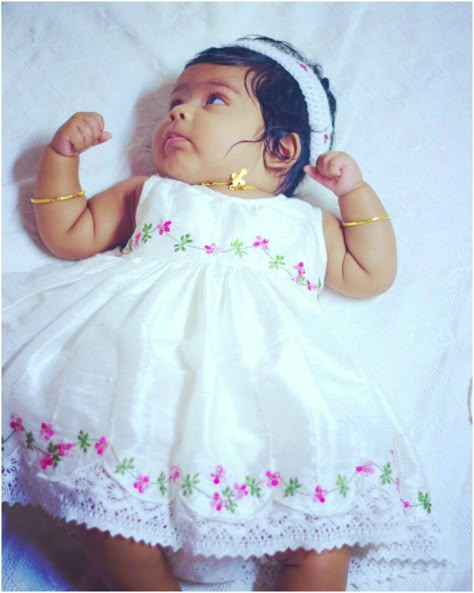 Dasara Wishes, Baptism Dresses, Baby Summer Dresses, Baby Clothes Patterns Sewing, Girls Dresses Diy, Kids Blouse Designs, Kids Blouse