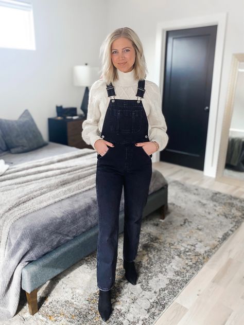 Overalls with turtle neck corded sweater and heeled booties Black Overalls Outfit, White Turtle Neck, Overalls Outfit, Black Overalls, White Turtleneck, Outfit White, Dungarees, Overalls, Fashion Inspiration