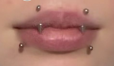 Nose Bridge Piercing Men, Angel Bite Piercing Fangs, Piercing Cara, Emo Piercings, Piercings Face, Angel Bites Piercing, Dream Piercings, Piercing Aesthetic, Gauge Piercing