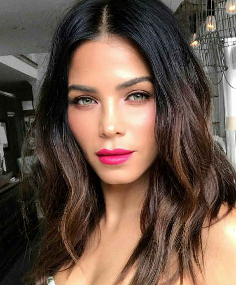 Jenna Dewan Tatum 8.1.2017 Hair Color 2017, 2017 Hair Trends, Rambut Brunette, Fall Hair Color Trends, Clear Winter, Jenna Dewan, Beauty Inspo, Female Celebrities, Pink Lipstick