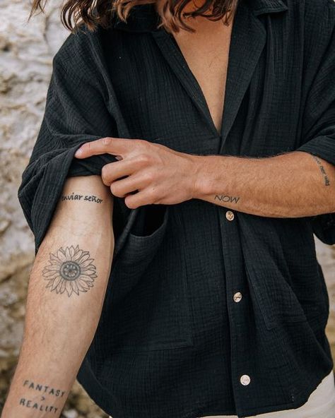 Bali Flowers Tattoo, Sk Tattoo, Bali Tattoo Ideas Men, Bali Inspired Tattoo Ideas, Tatto Man, Bali Traditional Tattoo, Bali Tattoo, Black Short Sleeve Shirt, Linen Shirt Men