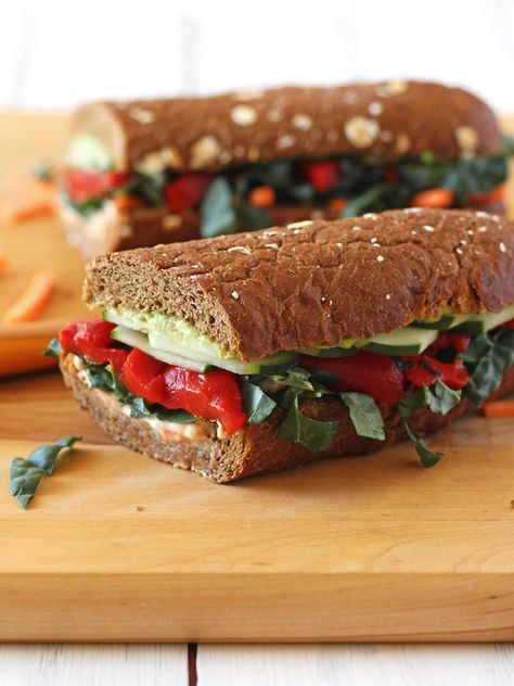 10. Roasted Red Pepper, Carrot and Hummus Sandwich #high #fiber #recipes http://greatist.com/eat/high-fiber-lunches Fiber Lunch Ideas, High Fiber Lunch Ideas, High Fiber Lunch, Fiber Foods Recipes, Best Grilled Chicken Sandwich, Red Pepper Sandwich, High Fibre Lunches, High Fiber Meal Plan, High Fiber Meals