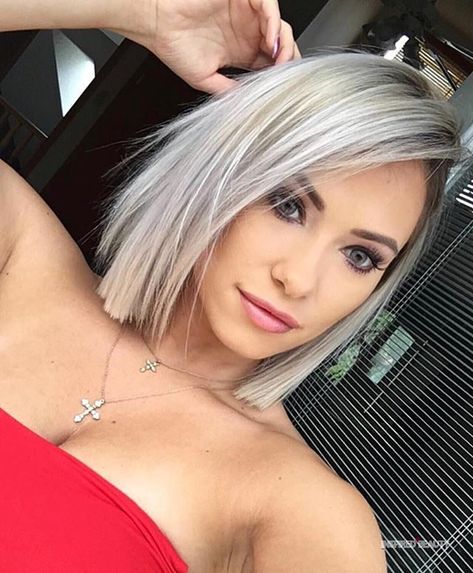 Balayage Platinum, Gray Transition, Bob Hairstyle Ideas, Platinum Blonde Balayage, Fun Hairstyles, Hairstyle Ideas Easy, Fall Blonde Hair, Mom Hair, Icy Blonde Hair