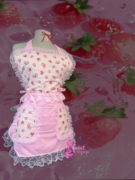 strawberry retro sweetheart Pink Apron Aesthetic, Cute Baking Outfit, Sweetheart Aesthetic, Strawberry Fashion, Sweetheart Apron, Strawberry Things, Strawberry Outfit, Pretty Apron, Farmers Wife