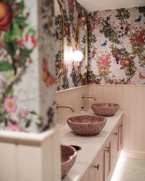 London Basin Company on Instagram: "Cast your eyes over this beautiful cloakroom @dewarsrestaurantandrooms designed by @cussons_and_storey featuring three pink Amara basins 💕

Located in the heart of North Yorkshire @dewarsrestaurantandrooms offers guests a luxurious stay and restaurant like no other! We can’t wait to come and visit 🤍

📸 @jb.commercial.photographer ✨" Interior Bench, Moorish Design, Colorful Apartment, Living Etc, Small Toilet, Countertop Basin, Downstairs Bathroom, Pink Bathroom, Commercial Photographer