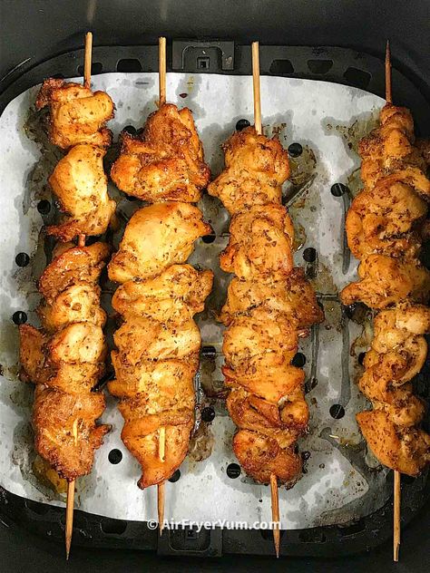 Air Fryer Greek Chicken, Greek Chicken Souvlaki Recipe, Chicken Souvlaki Recipe, Greek Chicken Souvlaki, Souvlaki Recipe, Actifry Recipes, Recipes Greek, New Air Fryer Recipes, Chicken Souvlaki