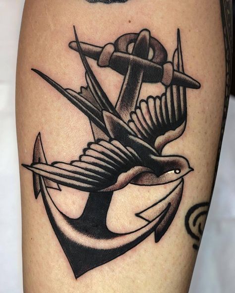 Old Fashion Tattoos Men, Best Man Tattoo Ideas, Neo Traditional Black Tattoo, Swallow And Anchor Tattoo, Anchor Swallow Tattoo, Mens Swallow Tattoo, New Tattoo Ideas For Men, Old School Swallow Tattoo Design, Sailor Swallow Tattoo