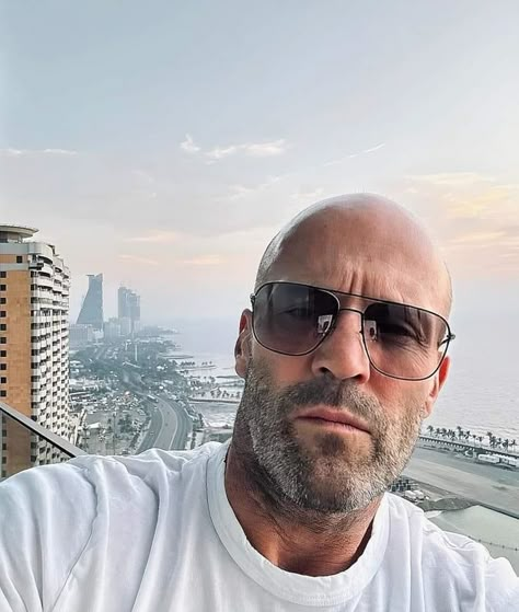 Jason Statam, Rosie And Jason, Jason Statham And Rosie, Action Movie Stars, Bald Look, Victorian Gentleman, Prettiest Celebrities, Video Call With Boyfriend Screen Photo, Keanu Charles Reeves