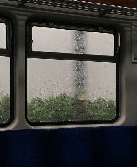 here is a photo of the window in train and it is raining outside Ian Curtis, Fotografi Vintage, Dark Paradise, Nature Aesthetic, Green Aesthetic, A Train, Aesthetic Photo, In The Woods, The View