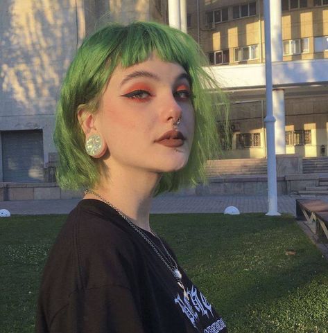 Short Green Hair, Green Hair Girl, Peekaboo Hair, Punk Hair, Alternative Hair, Dye My Hair, Hair Reference, Hair Inspiration Color, Love Hair