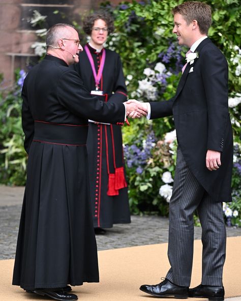 Hugh Grosvenor, the Duke of Westminster, has arrived at Chester Cathedral for his wedding to Olivia Henson 💒 He turned up in a green Land Rover to plenty of royal fans wanting a glimpse of the groom 🤍 Green Land Rover, Duke Of Westminster, Hugh Grosvenor, Chester Cathedral, Green Land, Hello Magazine, The Groom, Turn Up, Westminster