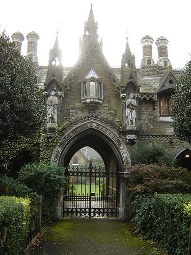 Holly Village, Istoria Artei, Slytherin Aesthetic, Greater London, Gothic House, Gothic Architecture, Beautiful Buildings, Beautiful Architecture, Casas De Ensueño