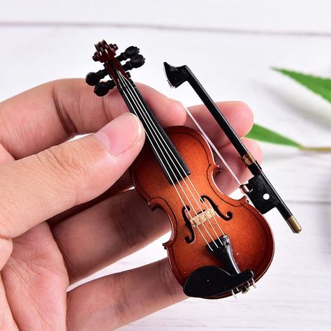 Tiny Violin, Violin Sizes, Wooden Musical Instruments, Violin Instrument, Toy Musical Instruments, Plastic Crafts, Musical Toys, Mini Things, Dollhouse Accessories