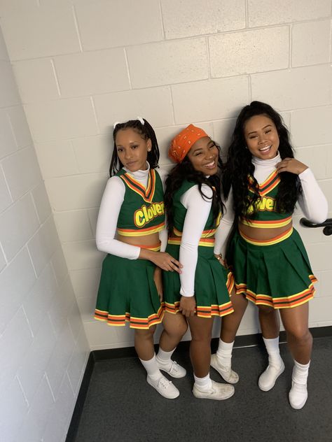 East Compton Clovers Halloween costume #halloween #EastComptonClovers #Bringiton #CostumeIdeas Clover Cheerleader Costume, 90s Inspired Halloween Costumes, Best Friend Halloween Costume Ideas, Best Friend Halloween, Cheerleader Halloween Costume, Easy College Halloween Costumes, 90s Halloween Costumes, Halloween Costumes To Make, Cute Group Halloween Costumes