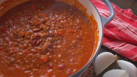 Spicy Three Meat Chili - Nancy Fuller Farmhouse Rules. Really good! I didn't buy bison and just used a pound of pork and a pound of beef Three Meat Chili, No Meat Chili Recipe, Farmhouse Rules Recipes, Bison Chili, Nancy Fuller, Creamed Kale, Meat Chili, Pearl Onions, Food Network Canada