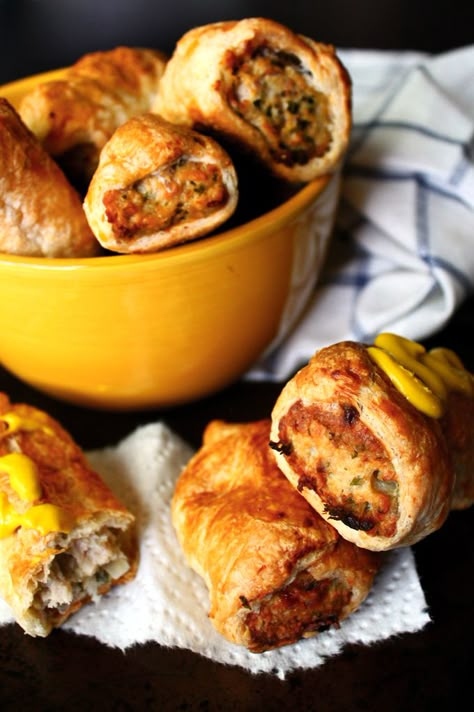 Chicken & Bacon Sausage Rolls Chicken Sausage Rolls, Baked Halibut, Sausage Rolls Recipe, Bacon Sausage, Pies Maker, Savory Pastry, Savory Tart, Homemade Sausage, Sausage Rolls