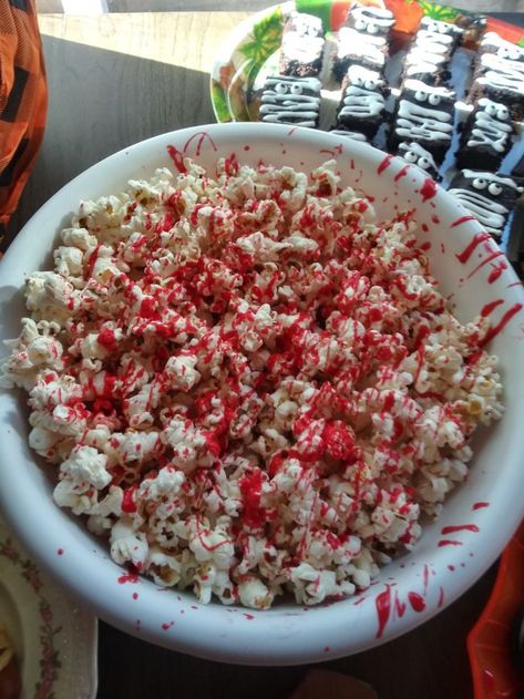 Healthy Halloween Snacks & Treats Which Kids Will Love - RecipeMagik Summerween Snack Ideas, Slasher Film Party, Red Themed Snacks, Halloween In July Party, Horror Themed Food Ideas, Scary Movie Snacks, Horror Themed Party Food, Summerween Ideas Aesthetic, Red And Black Food Ideas