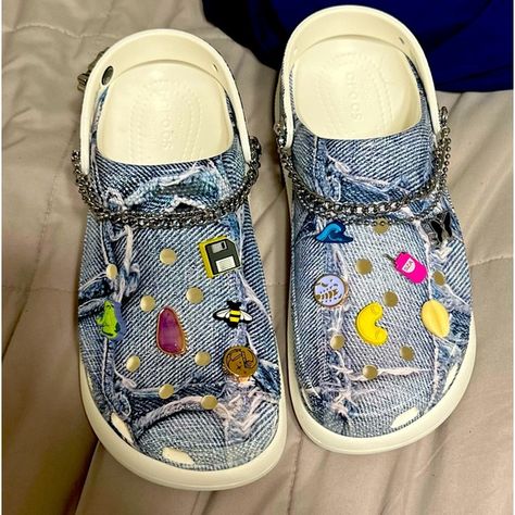 Sza y2k crocs Sza Crocs, Crocs Y2k, Crocs Ideas, Crocs Women, Hair Inspired, Girl Y2k, Y2k Shoes, Diy Clothes Design, Alt Girl