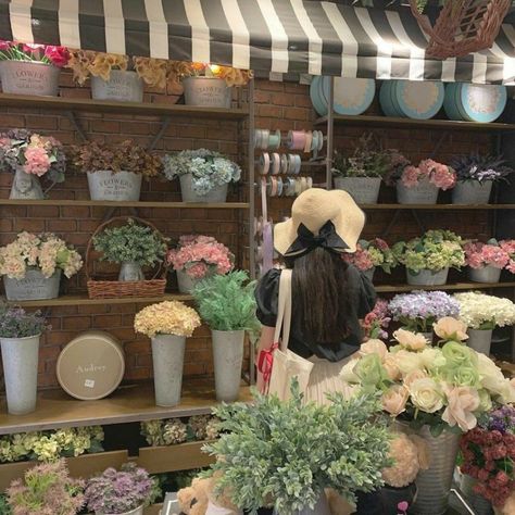 Spring Aesthetic Korea, Male Florist Aesthetic, Korea Icons Aesthetic, Florist Aesthetic Outfits, Korea Vibes Aesthetic, Daily Life Aesthetic, Florist Aesthetic, Handsome Aesthetic, Spring Icons