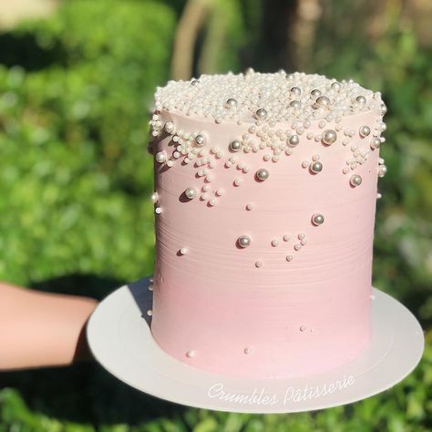 @cp_bakeshop on Instagram: “Beauty on the outside and inside! ~Strawberry & raspberry cake ~” Light Pink Cake, Simple Pink Cake, 13 Birthday Cake, Simple Cake Designs, Raspberry Cake, Girl Cake, 13th Birthday, Pink Cake, Easy Cake