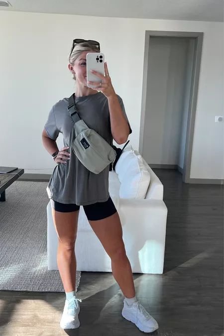 Clean Lines Belt Bag curated on LTK Athletic Outfit Summer, Casual Sporty Outfits, Athleisure Outfits Summer, Athleisure Summer, Lounge Outfits, Walking Outfits, Cute Gym Outfits, Lazy Day Outfits, Looks Black