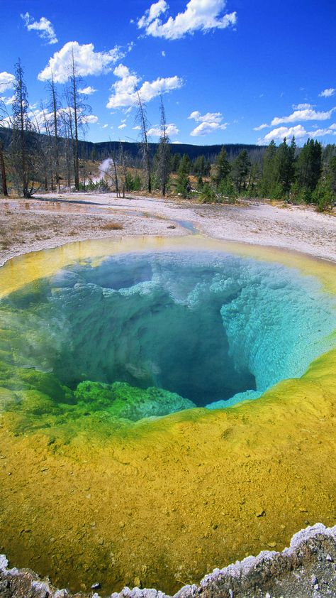 earth - Imgur Beautiful Landscape Photography, Yellowstone National, Yellowstone National Park, Hot Springs, Wyoming, Places Around The World, Travel Usa, Beautiful Landscapes, Travel Dreams