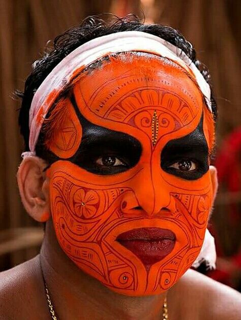 Theyyam Makeup, Theyyam Face Painting, Yakshagana Face Painting, Cultural Face Paint, Indian Face Paint, Theyyam Face, Kerala Theyyam, Theyyam Art, Indian Face Paints