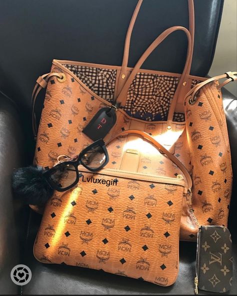 Mcm Bag Outfit, Mcm Bag Aesthetic, Mcm Bags Purses, Mcm Tote Bag, Mcm Bag, Mcm Purse, Tote Bag Outfit, Mcm Handbags, Uni Bag