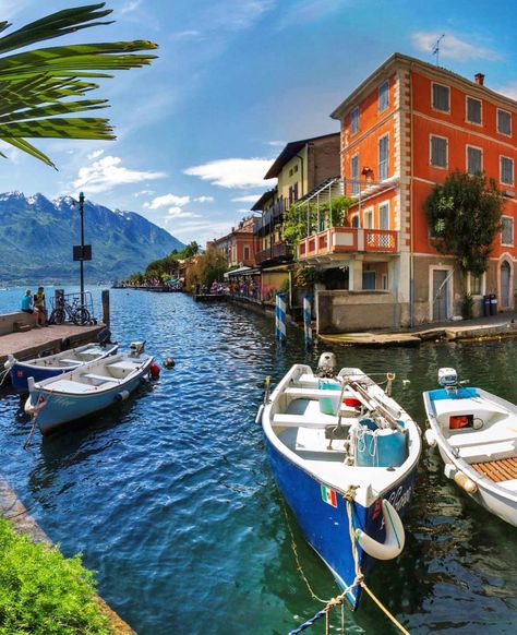 Lemon on the Garda Image by @blogsognoitaliano Lakeside Village, Lake Garda Italy, Italy House, Watercolour Ideas, Industrial District, Garda Italy, Lemon Grove, Italian Lakes, Travel Wallpaper