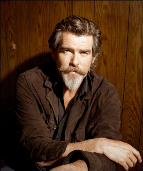 james-bond-beard-short-beards-van-dyke Beard Styles Names, Van Dyke Beard, Goatee Styles, Beard Trend, Men With Grey Hair, Mustache Styles, Best Beard Styles, Silver Foxes, Beard Hairstyle