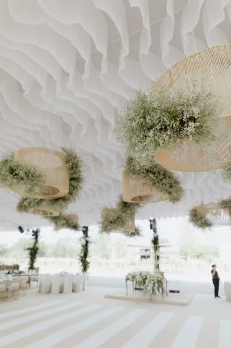 Carlos Adyan Carlos Quintanilla Ceiling White Wedding Ceiling Decor, Wedding Dance Floor Ceiling Decor, Ceiling Event Decor, Tent Ceiling Decorations, Ceiling Design Wedding, Flower Ceiling Wedding, Ceiling Wedding Decorations, Wedding Ceiling Ideas, Dancing Floor Wedding