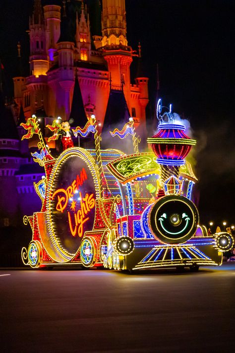 Disney Parade, Fun Fair, Disney Fan, Theme Parks, Disney Fun, Disney Parks, Theme Park, Disneyland, Wallpapers