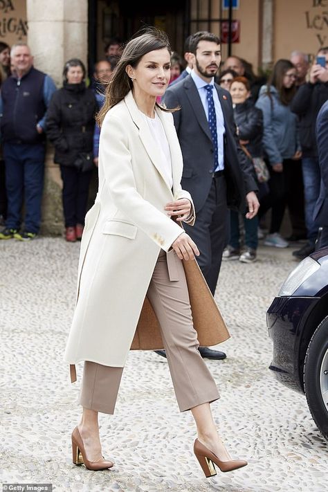 Brown Heels Work Outfit, Brown Shoe Outfit, Pump Heels Outfit, Beige Heels Outfit, Pumps Heels Outfit, Brown Heels Outfit, Brown Shoes Outfit, Heels Work Outfit, Styling Dresses