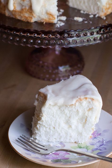 Never Fail Angel Food Cake Oreo Angel Food Cake, Chocolate Chip Angel Food Cake, Angel Cake Recipe, Angel Food Cake Glaze, Frosting For Angel Food Cake, Angel Food Cake Icing, Angel Food Cake Toppings, Magic Cakes, Chocolate Angel Food Cake