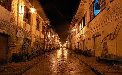 Vigan is best-known for Calle Crisologo, a half-kilometer cobblestone street lined with fine examples of 18th century Filipino-Spanish architecture. Calle Crisologo Vigan, Vigan Philippines, Philippine Architecture, Filipino Architecture, Philippines Culture, Spanish Architecture, Vigan, Breathtaking Places, Philippines Travel