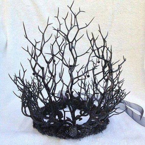 Fantasy Crown, Home Diy Ideas, Dark Fairy, Home Diy Decor, Fantasias Halloween, Fantasy Gowns, Home Diy Projects, Diy Projects On A Budget, Fairy Costume