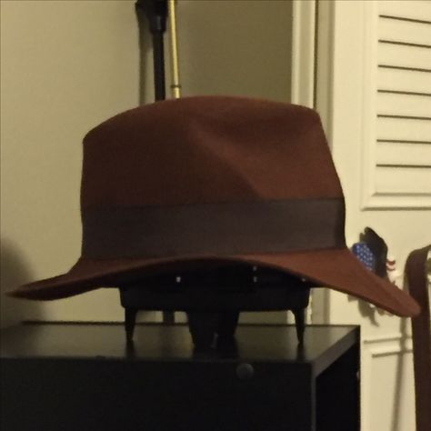 Garrison Hatters 'Raiders' Fedora Fedora Aesthetic, Fitted Vintage Brown Fedora, Vintage Red Fedora Felt Hat, Traditional Brown Fedora Hat, Indiana Jones Fedora, Elegant Brown Wide-brim Fedora, Red Fedora, Hat Aesthetic, Love Film