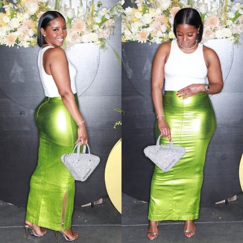 Lime Green Skirt Outfit, Green Pencil Skirt Outfit, Metallic Skirt Outfit, Skirt Outfit Black Women, Green Skirt Outfit, Metallic Outfit, Green Skirt Outfits, Lime Green Skirt, Outfit Black Women