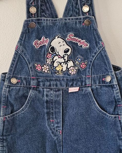 Baby Snoopy Overalls 🎀🌸 Size - 18 Months BID: $50 ☆ + exact shipping cost ☆ bid/bin is a commitment to buy ☆ 24 hr bidding ☆ bidding ends at 3 PM (mst) #babysnoopy Baby Snoopy, Vintage Kids Clothes, Kids Dress Wear, Vintage Baby Clothes, Baby Fits, Small Clothes, 3 Pm, Hello Baby