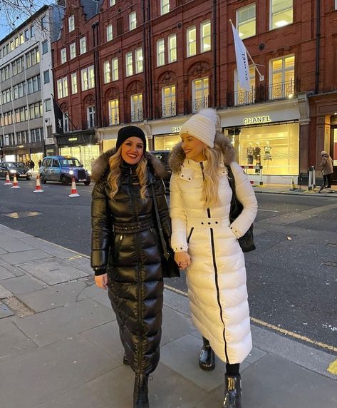 Long Puffy Jacket Outfit, Long Puffy Jacket, Puffy Jacket Outfit, Moncler Jacket Women, Fur Hooded Jacket, Women Winter Fashion, Long Down Coat, Fur Hood Jacket, Hooded Winter Coat