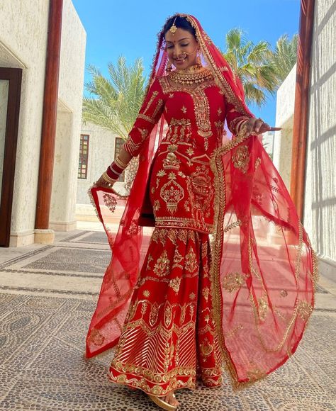 Sikh Wedding Dress, Anarkali Bridal, Bridal Suits Punjabi, Bridal Sharara, Indian Bride Photography Poses, Bride Suit, Sikh Bride, Desi Fits, Red Bridal Dress