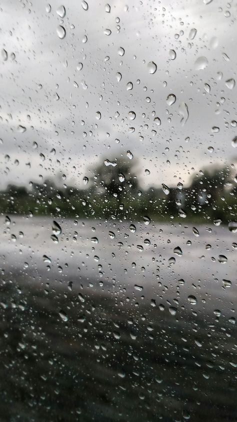 Wallpaper of rainwater drops on window & glass. #wallpaper #rainwater #waterdrops #glass #window Cosmic Feelings, Rain Drops On Window, Rainy Day Pictures, Rainy Day Photos, Rainy Day Photography, Glass Wallpaper, Rainy Wallpaper, Winter Wallpapers, I Love Rain