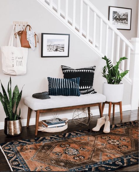 Farmhemian Decor, Entryway Decor Ideas, Small Apartment Design, Entry Way Design, Blue Living Room, Entry Way, Cool Apartments, Upholstered Bench, Scandinavian Home