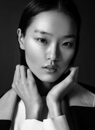 Yue Han -- Sight Management Han Black And White, Yumi Lambert, Black And White Photography Portraits, Asian Photography, Face Types, Modeling Agencies, Photo Black And White, Grey Scale, International Model