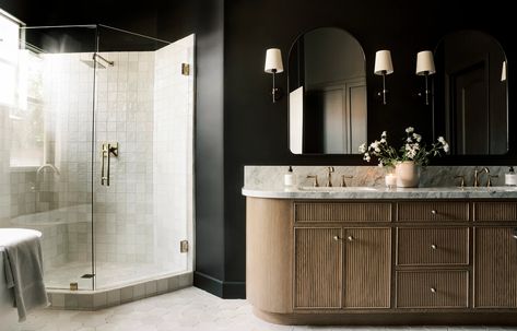 Hotel Vanity Design, Bathroom Design Traditional, Moody Bathroom Design, Modern Style Ideas, Arched Mirrors, White Oak Vanity, Dollhouse Renovation, Masculine Bathroom, Moody Bathroom