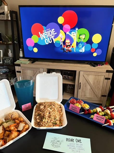 Movie Dinner Ideas, Disney Movie Themed Dinner, Themed Dinners Ideas, Movie Themed Dinner, Family Movie Night Snacks, Disney Movie Night Menu, Dinner Movie Night, Disney Themed Movie Night, Disney Movie Night Food