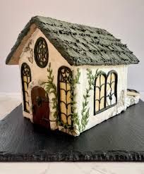 Folklore Gingerbread House, Gingerbread Halloween House, Gingerbread Cottage House, Goth Gingerbread House, Gingerbread House Creative, Gingerbread House Hacks, Mini Gingerbread House Ideas, Painted Gingerbread Houses, Harry Potter Gingerbread House