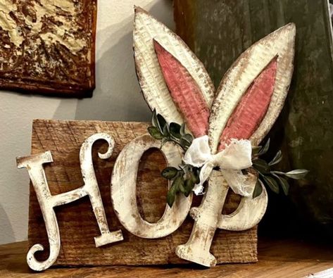 Rustic Easter Decor Ideas, Easter Crafts Dollar Store, Easter Decor Ideas, Primitive Easter, Bunny Craft, Rustic Easter Decor, Rustic Easter, Easter Paintings, Easter Wood Crafts