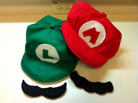 Mario & Luigi Party Mario And Luigi Hats, Mario Diy, Super Mario Cupcakes, Luigi Hat, Super Mario Hat, Mario Und Luigi, Luigi Costume, Mario Hat, Mario Costume