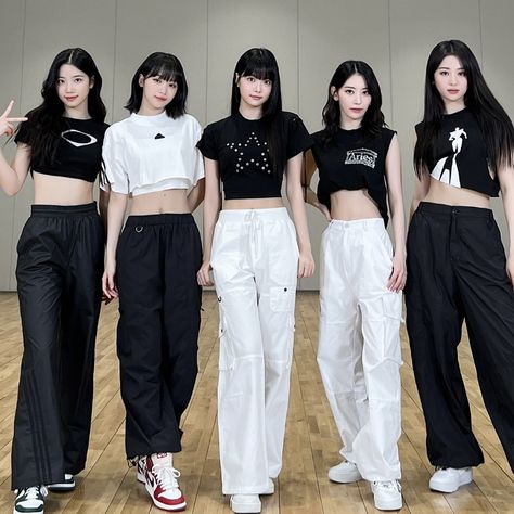 Le Sserafim Outfits Casual, Outfit For Dance Performance, Dance Practice Outfits Kpop, Kpop Dance Practice Outfits, Kpop Dance Outfits, Dance Class Outfit, Outfit Recommendations, Outfit Dance, Neural Pathways